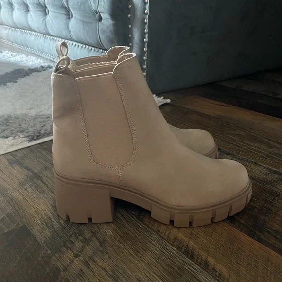 madden girl Tessa Women's Chelsea Boot - Picture 2 of 5